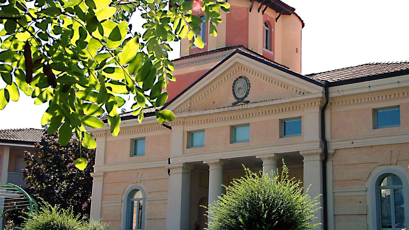 Tra percorsi nascosti in belle giornate