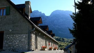 Esperienza Trekking MADE Sella Nevea: Anello del Montasio e Rifugio Gilberti: 2 notti/3 giorni