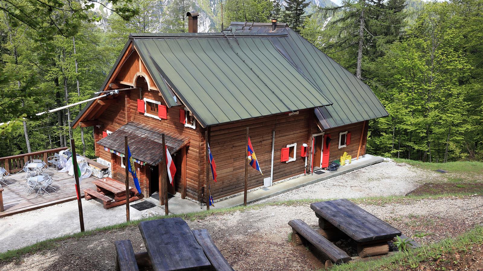 Rifugio Luigi Zacchi nelle Alpi Giulie