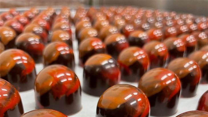 UL 50 % dx - PRALINA A BASE DI DISTILLATI LOCALI // CIOCCOLATERIA VALENTINIS